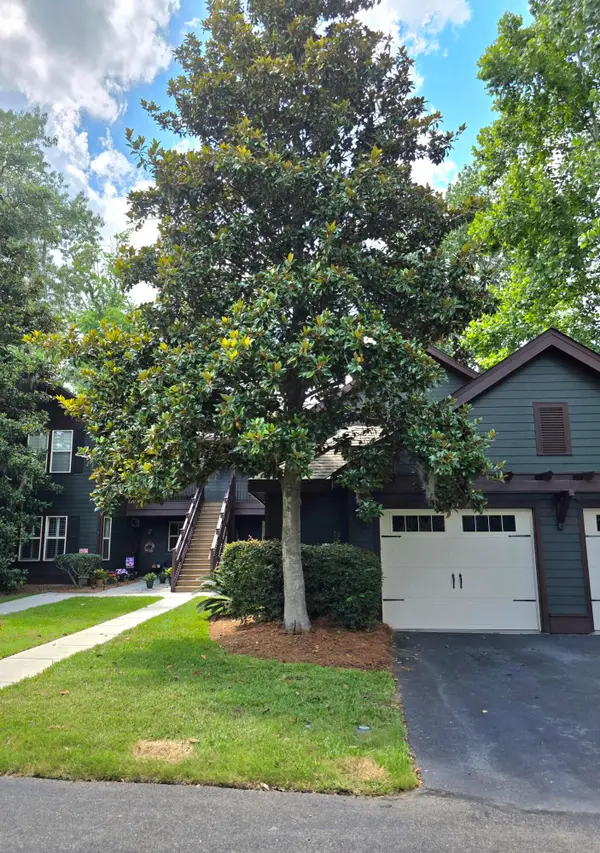 5561 Colonial Chatsworth Circle, North Charleston, SC 29418