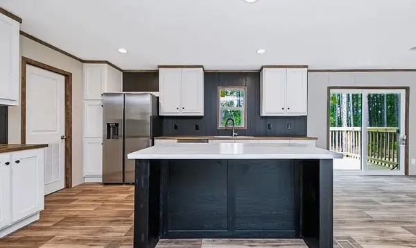 6199 Smith, Ravenel, SC 29470