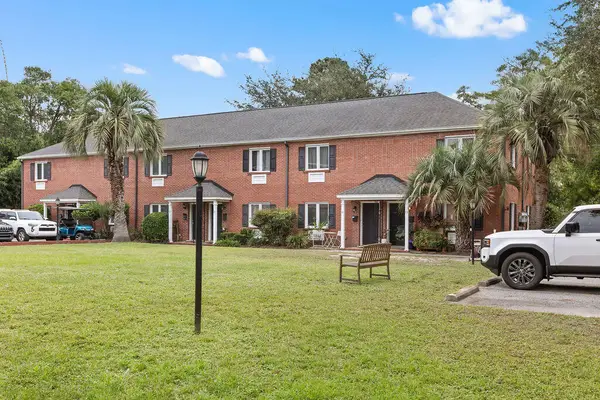 21 Hester Street #Apt 11, Charleston, SC 29403