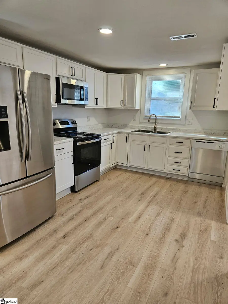 215 Washington Street, Clinton, SC 29325-1845 - #3