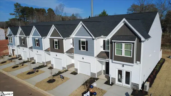 8 Stoneview Way, Taylors, SC 29687