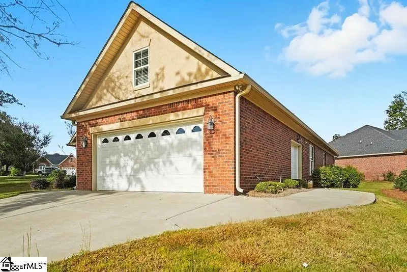 107 Queens Court, Greenwood, SC 29649 - #3