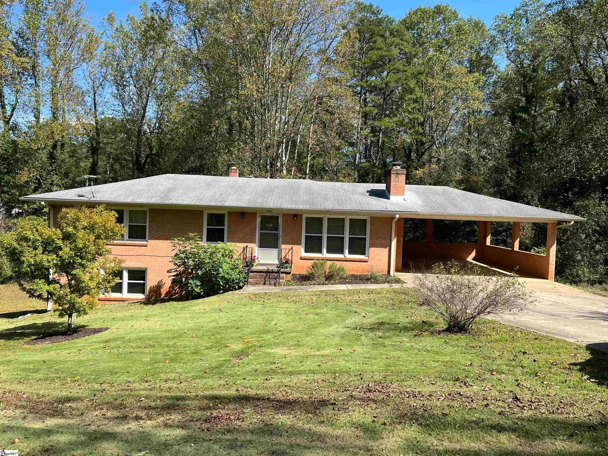 606 N Poplar Street, Walhalla, SC 29691 - #1