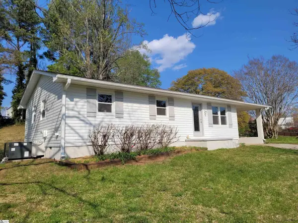 210 N Randolph Avenue, Landrum, SC 29356