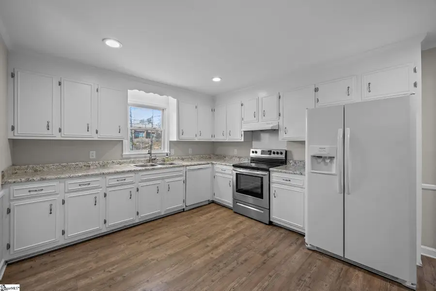 208 Bridgewood Avenue, Taylors, SC 29687 - #2