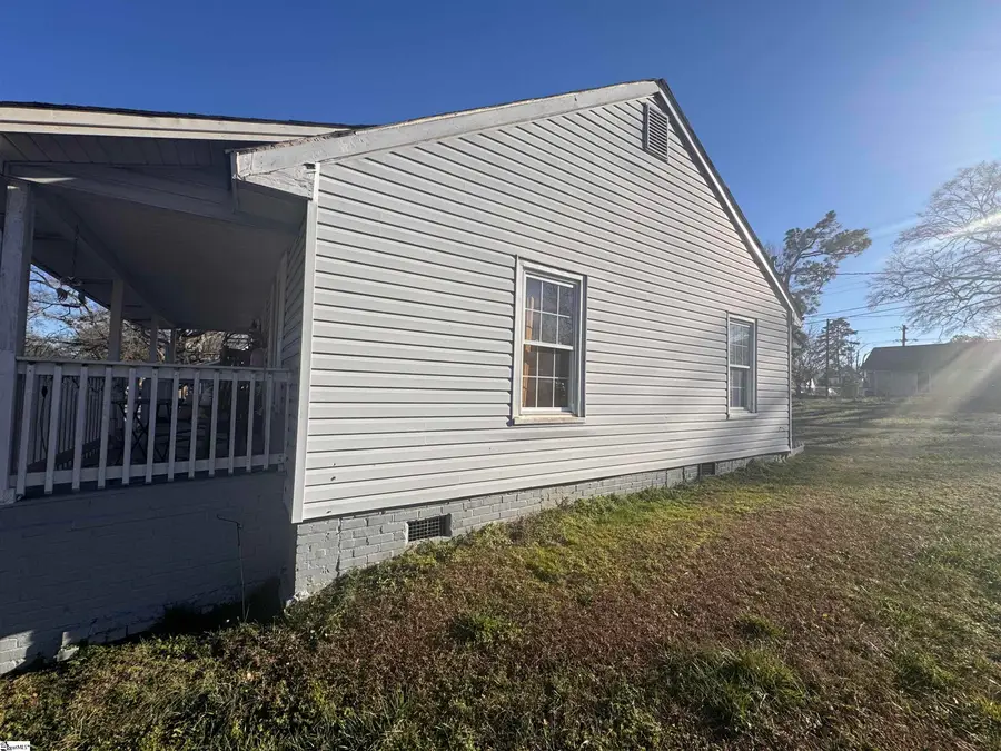 520 Buncombe Street, Woodruff, SC 29388 - #2