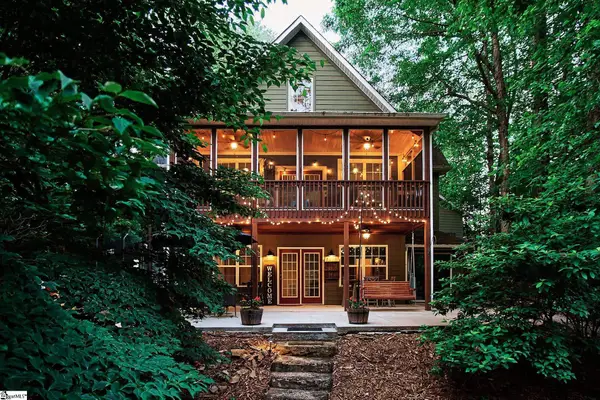 141 W Waters Edge Lane, West Union, SC 29696