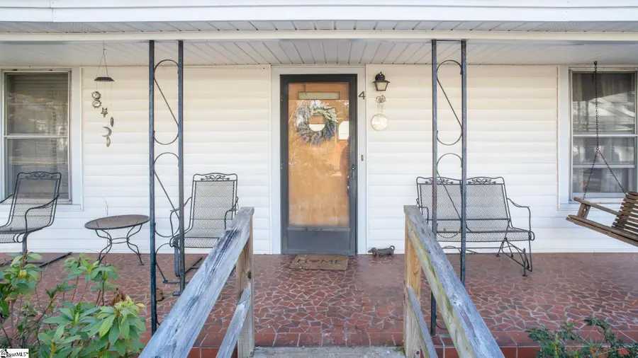 4 W Fleming Street, Ware Shoals, SC 29692 - #2