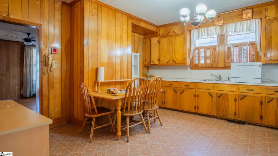 4 W Fleming Street, Ware Shoals, SC 29692 - #3