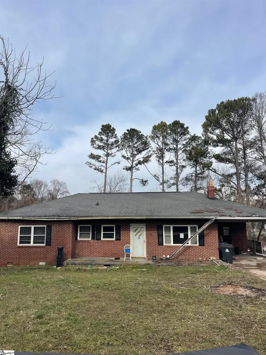 4 Oak Street, Ware Shoals, SC 29692 - #2