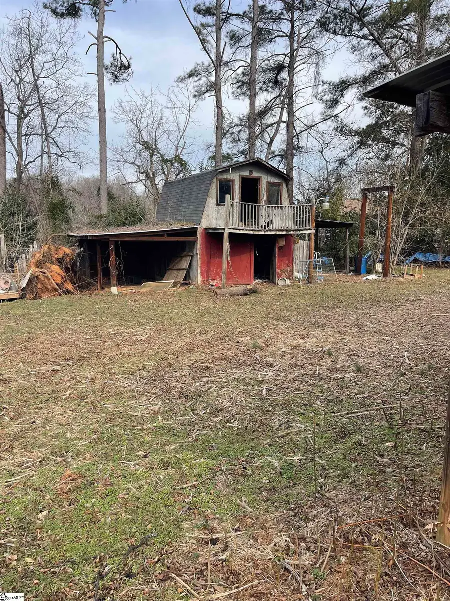 4 Oak Street, Ware Shoals, SC 29692 - #3