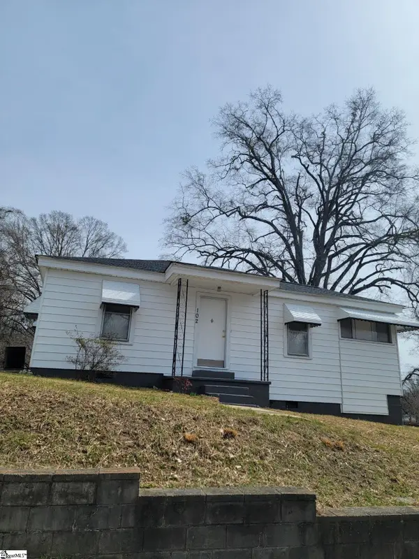 102 High Street, Laurens, SC 29360