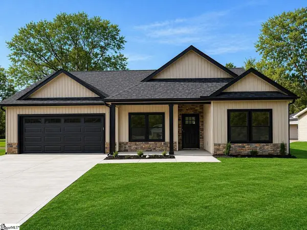 179 Cedar Avenue, Wellford, SC 29385