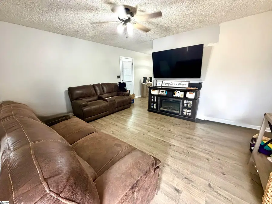 402 Calhoun Street, Laurens, SC 29360 - #2