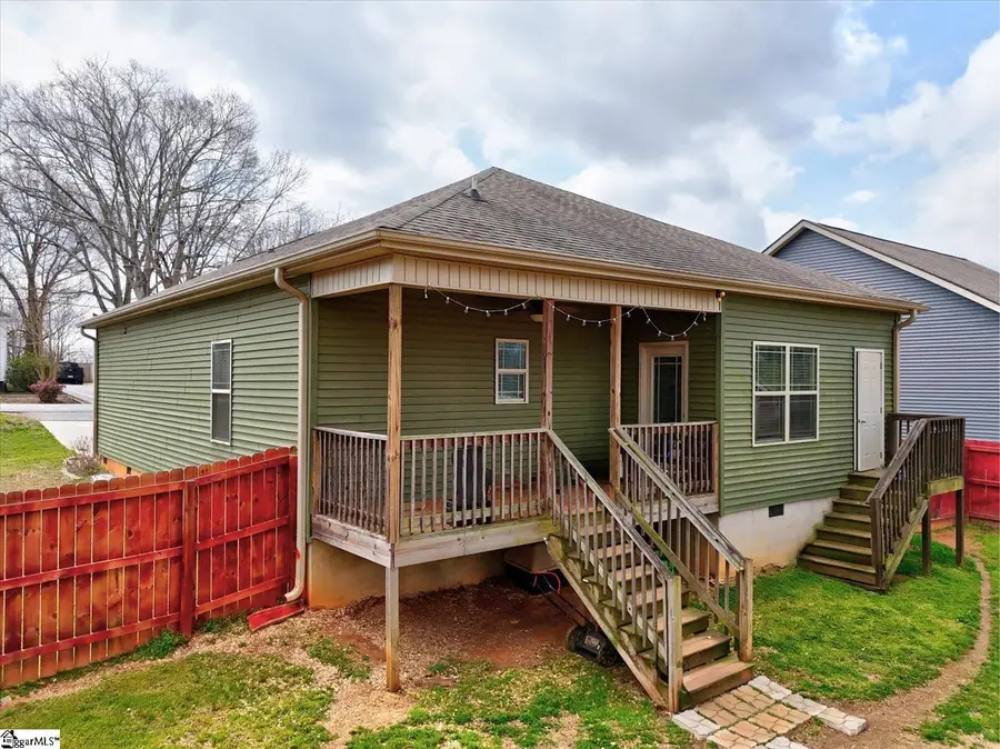 112 W 3rd Avenue, Easley, SC 29640 - #2