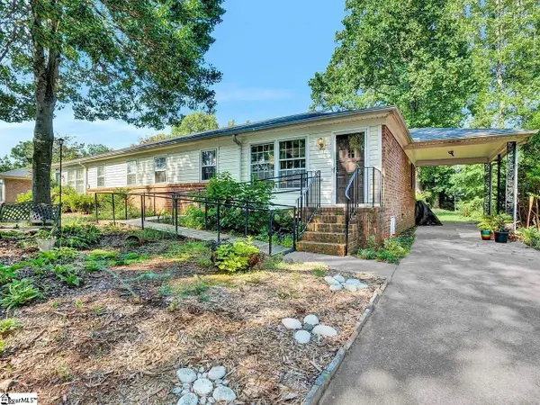 12 Twelve Oaks Terrace, Greenville, SC 29615