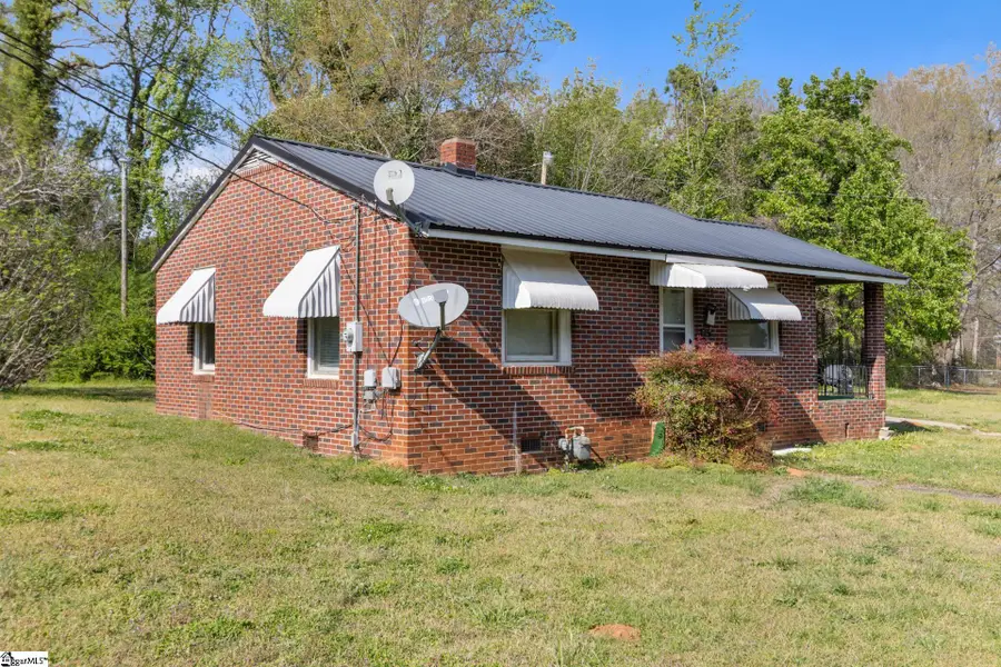 215 Truman Street, Laurens, SC 29360 - #3