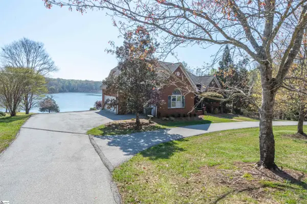 102 E Peninsula Drive, Laurens, SC 29360