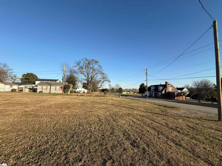 211 Pine Street, Reidville, SC 29375 - #3