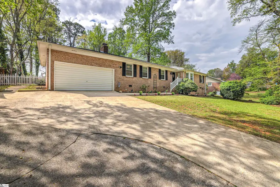 605 W Lee Road, Taylors, SC 29687 - #2
