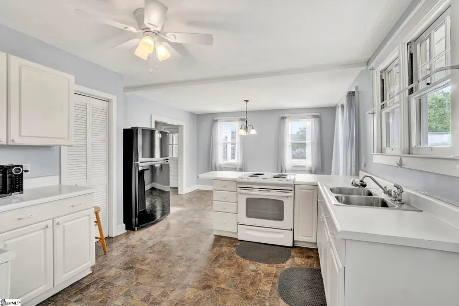 201 Pine Street, Clinton, SC 29325 - #3