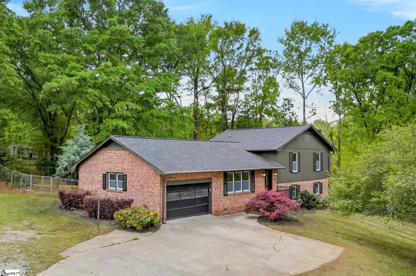 210 Edgewood Circle, Woodruff, SC 29388