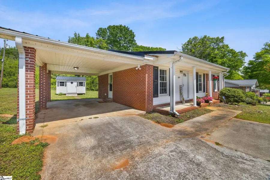 309 E Hampton Avenue, Honea Path, SC 29654 - #3