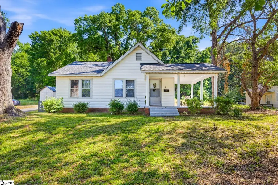 524 Church Street, Laurens, SC 29360 - #2