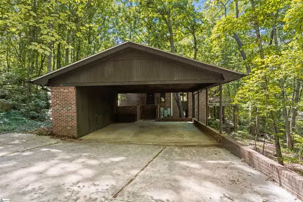 16 Oakleaf Road, Greenville, SC 29609