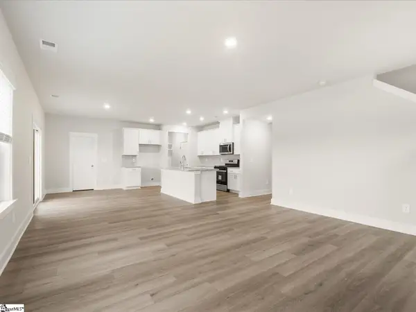 918 Rising Oak Court, Spartanburg, SC 29301