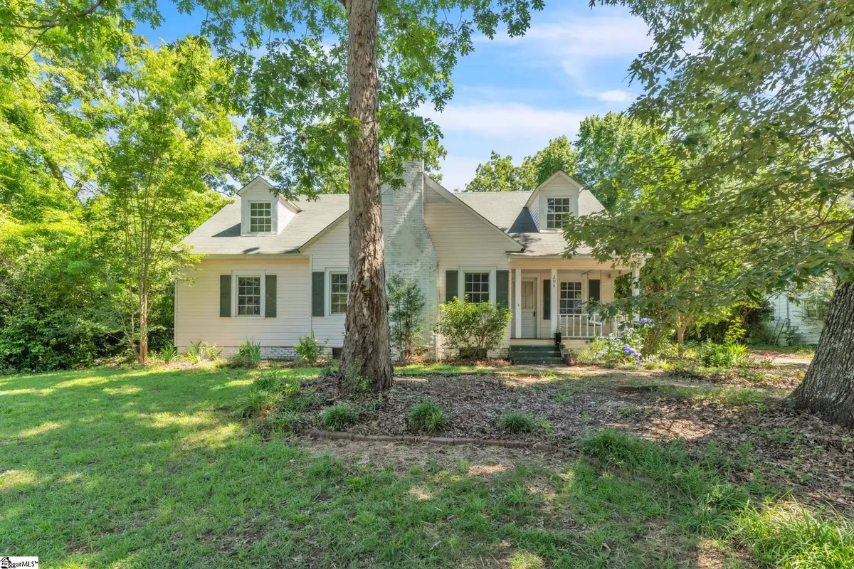 206 W Farley Avenue, Laurens, SC 29360 - #1
