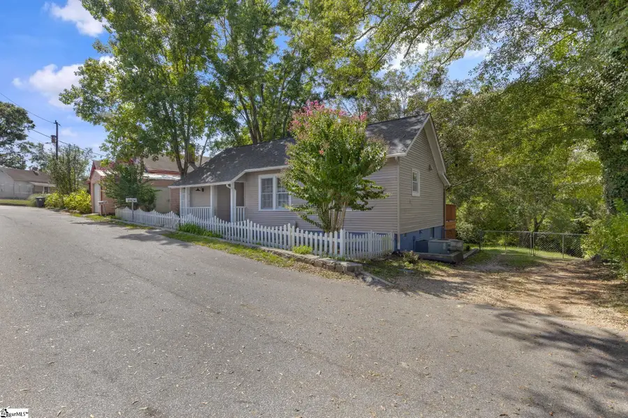9 Hampton Street, Ware Shoals, SC 29692 - #2