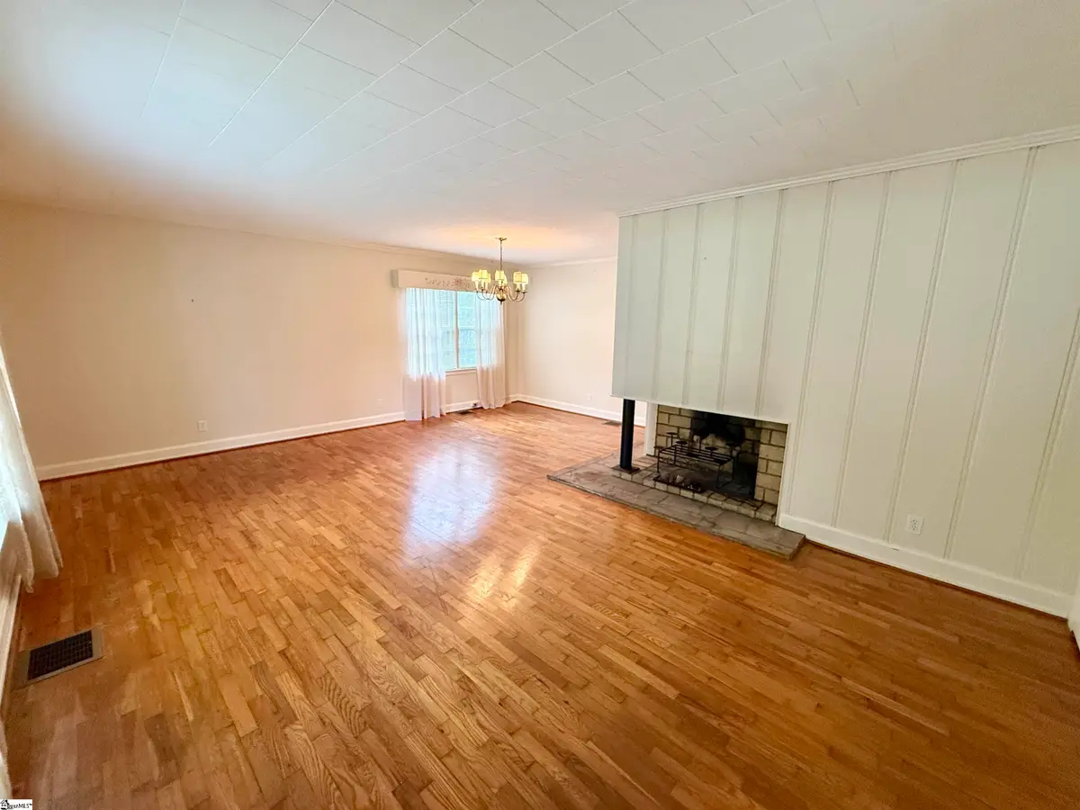 301 Pine Street, Clinton, SC 29325 - #1