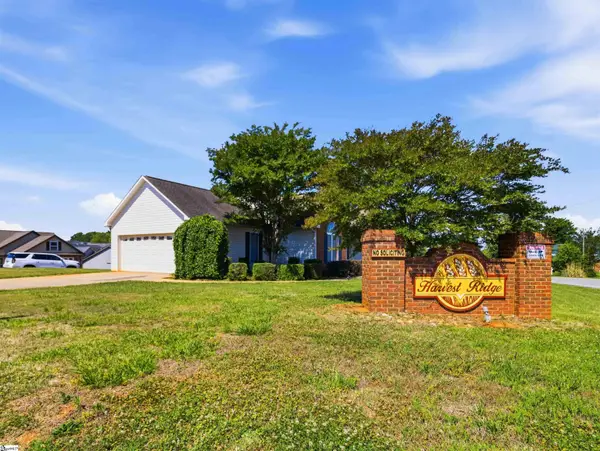 104 Harvest Ridge Drive, Inman, SC 29349