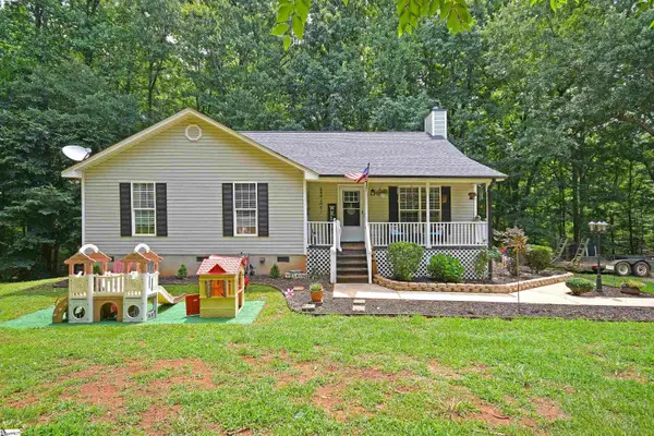 450 Waspnest Road, Wellford, SC 29385