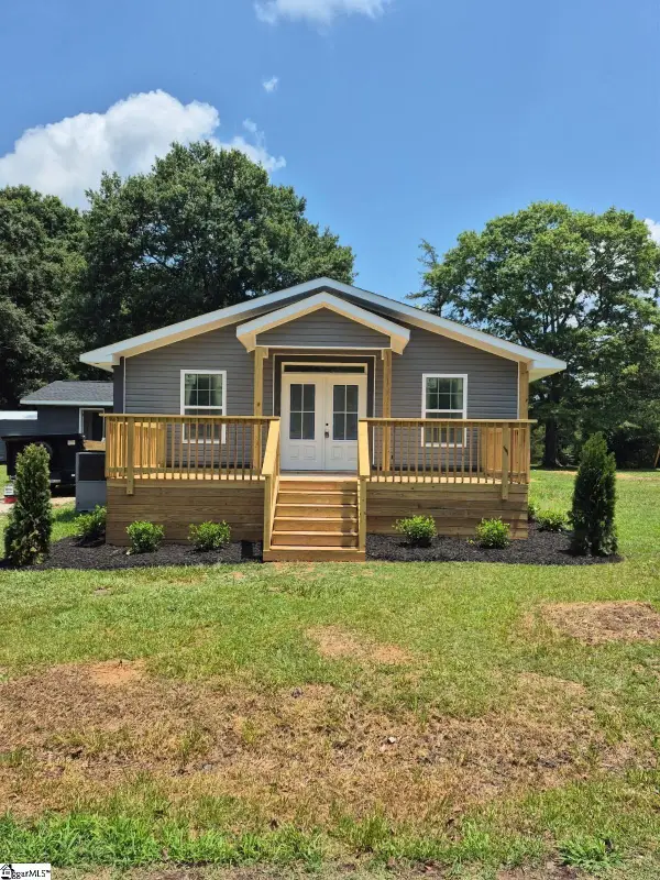 101 Hunter Road, Woodruff, SC 29388