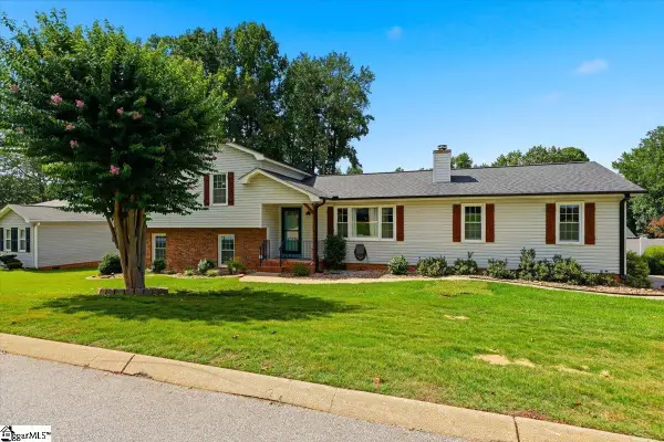 302 Waterbury Court, Simpsonville, SC 29680