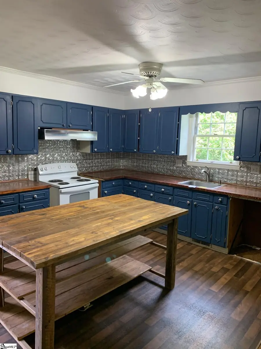 520 W Main Street, Laurens, SC 29360 - #3