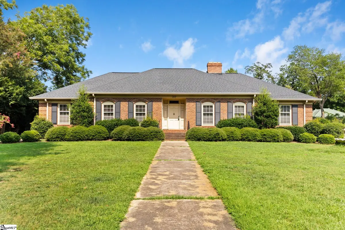307 S Broad Street, Clinton, SC 29325 - #1