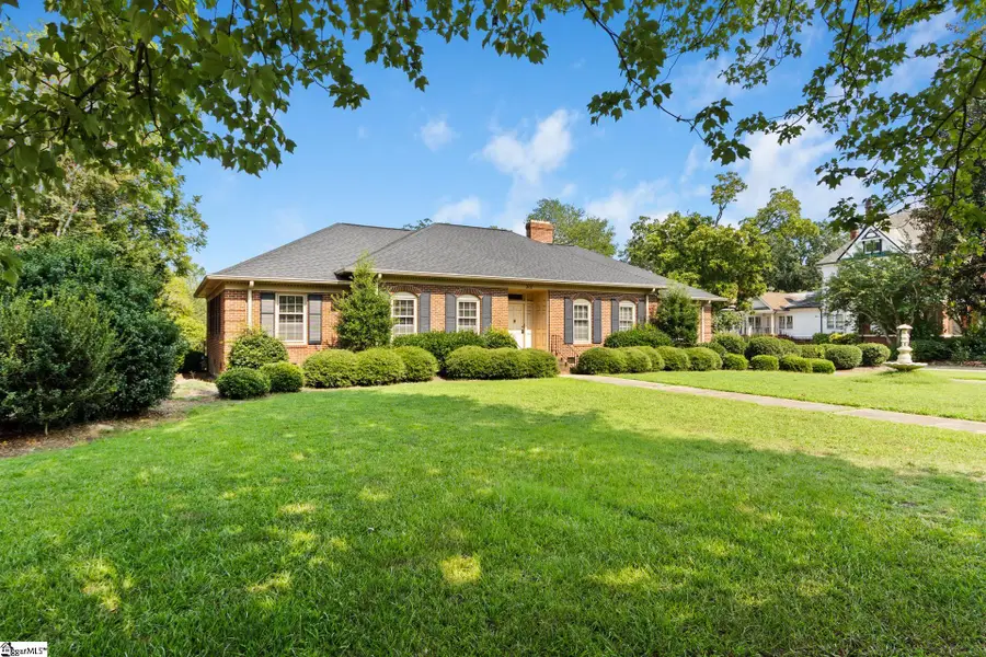 307 S Broad Street, Clinton, SC 29325 - #2