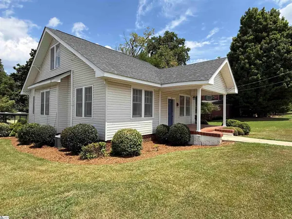 210 W Maple Street, Clinton, SC 29325