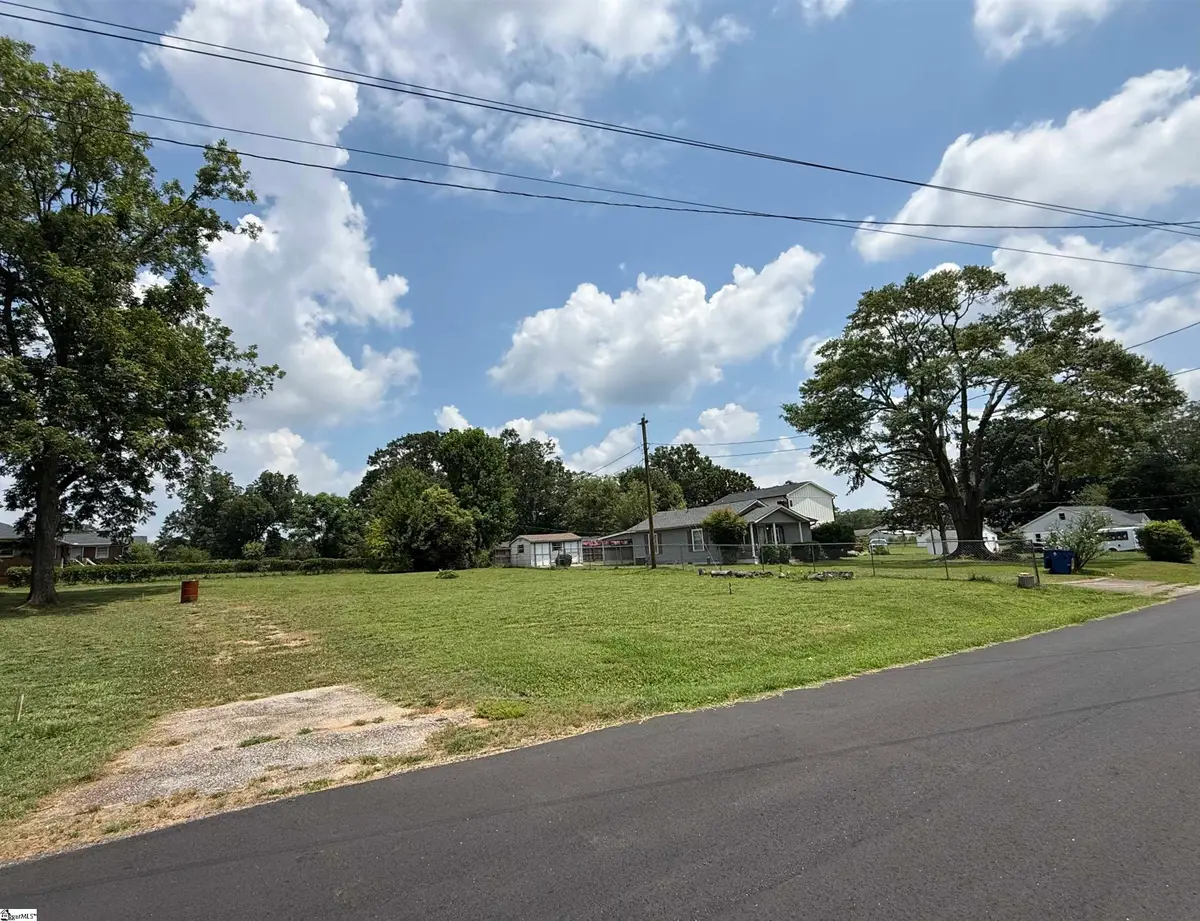 211 Pine Street, Reidville, SC 29375 - #1