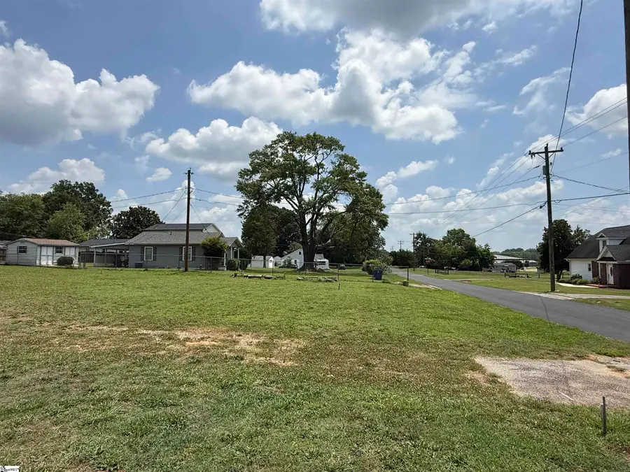 211 Pine Street, Reidville, SC 29375 - #2