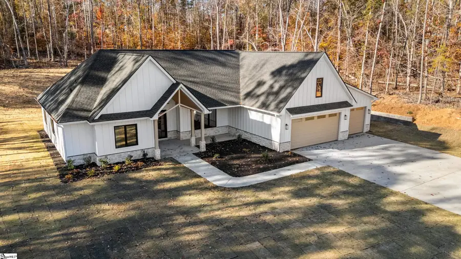 125 E Peninsula Drive, Laurens, SC 29360 - #3