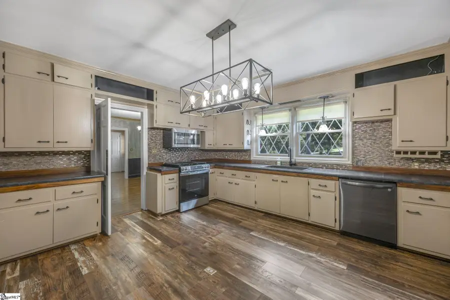 111 Mountain View Drive, Easley, SC 29640 - #3