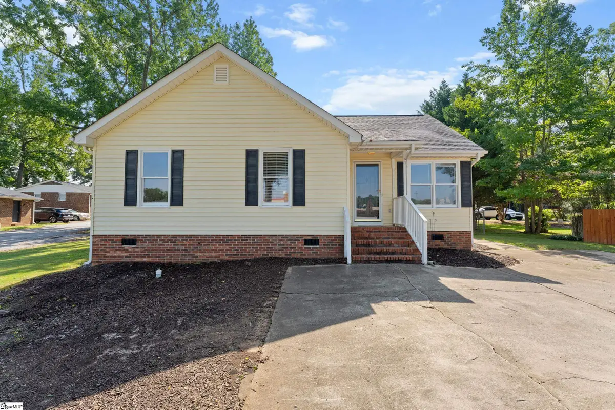 302 Valley View Road, Fountain Inn, SC 29644 - #1