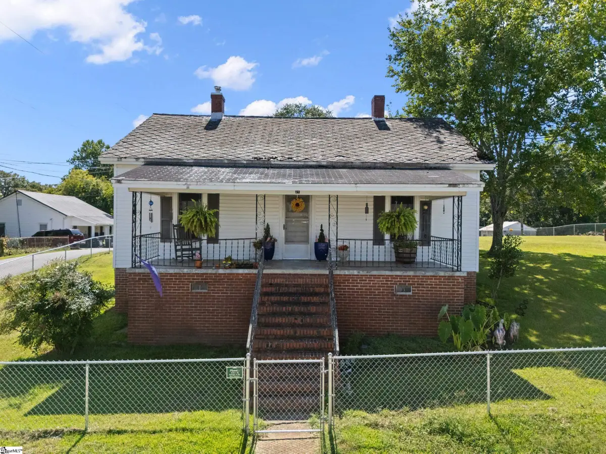 31 & 33 N Greenwood Avenue, Ware Shoals, SC 29692 - #1