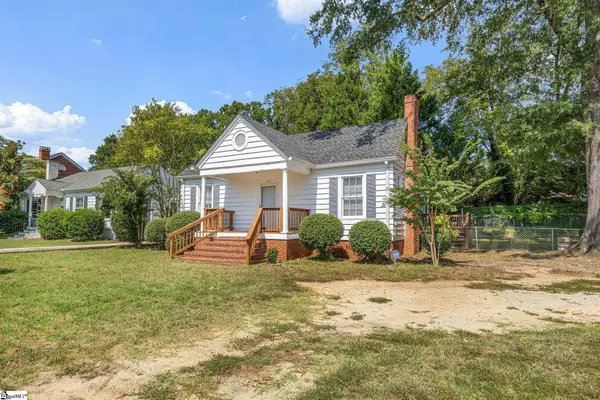 102 W Farley Avenue, Laurens, SC 29360