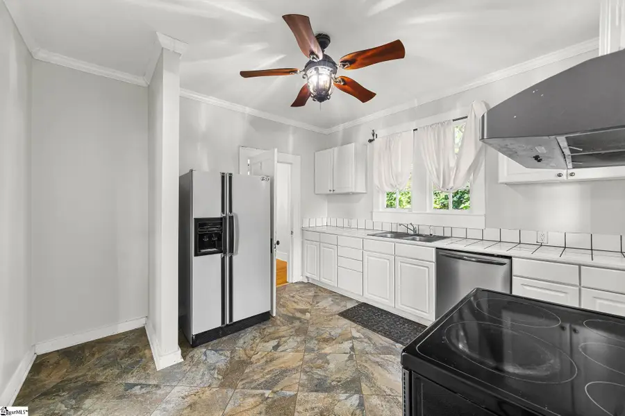 102 W Farley Avenue, Laurens, SC 29360 - #2