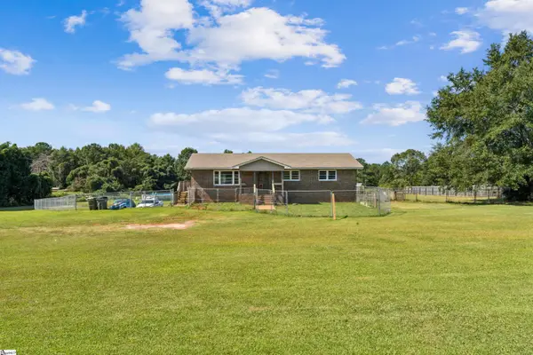 1055 Little Mountain Road, Wellford, SC 29385-9022